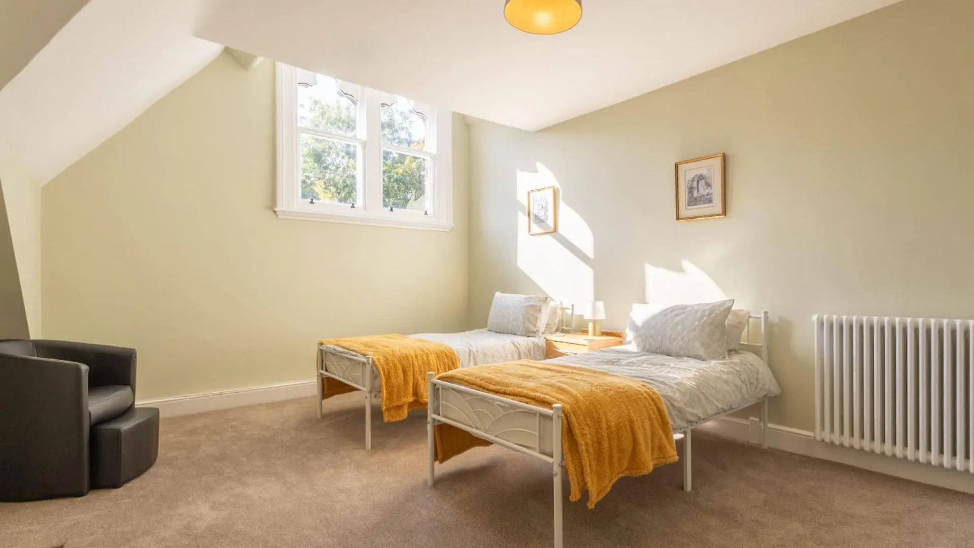 Host & - Chatsworth Townhouse Ii *