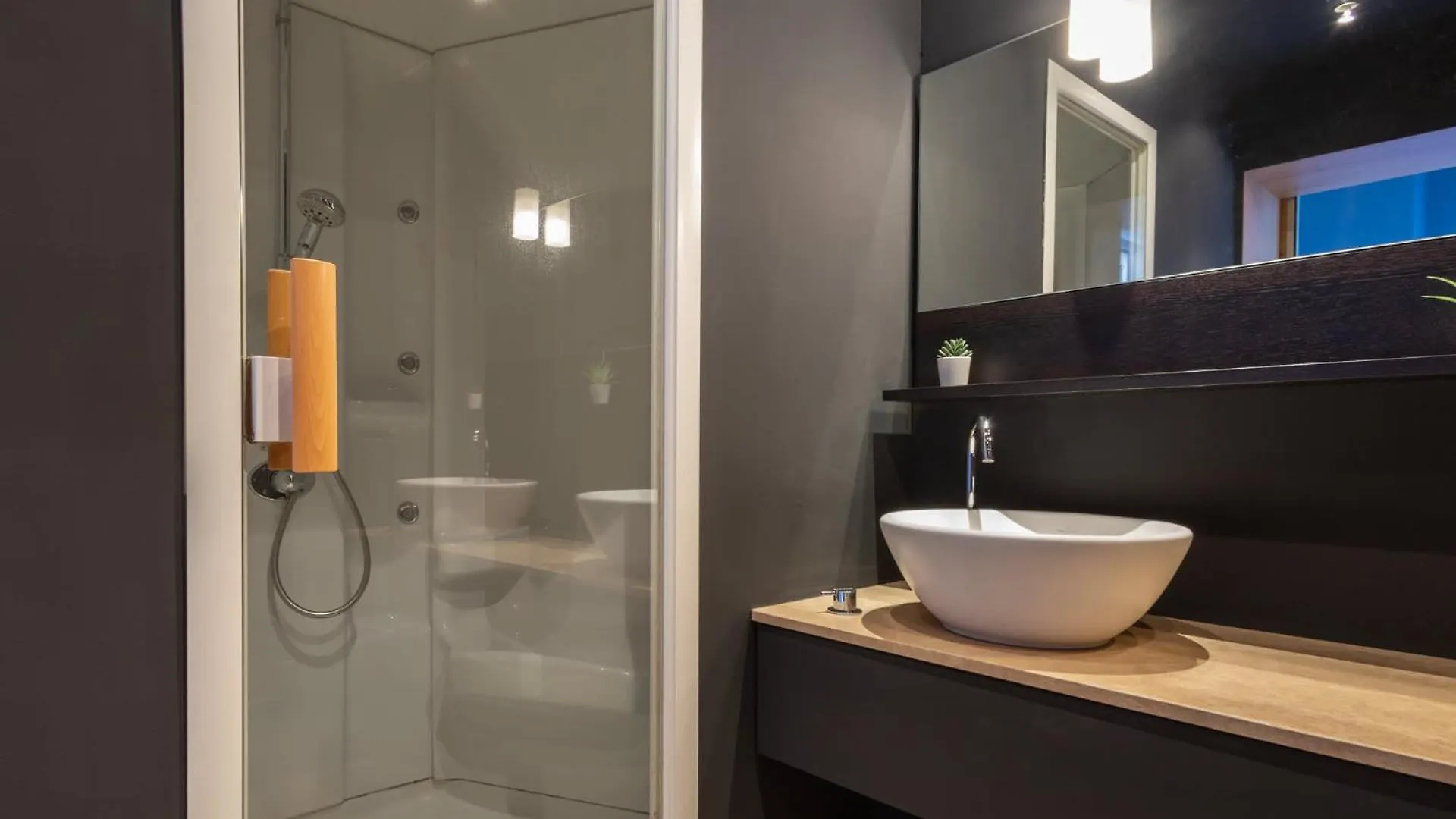 Host & - Chatsworth Townhouse I