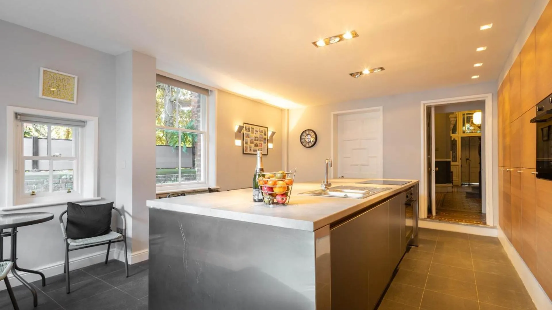 Host & - Chatsworth Townhouse I