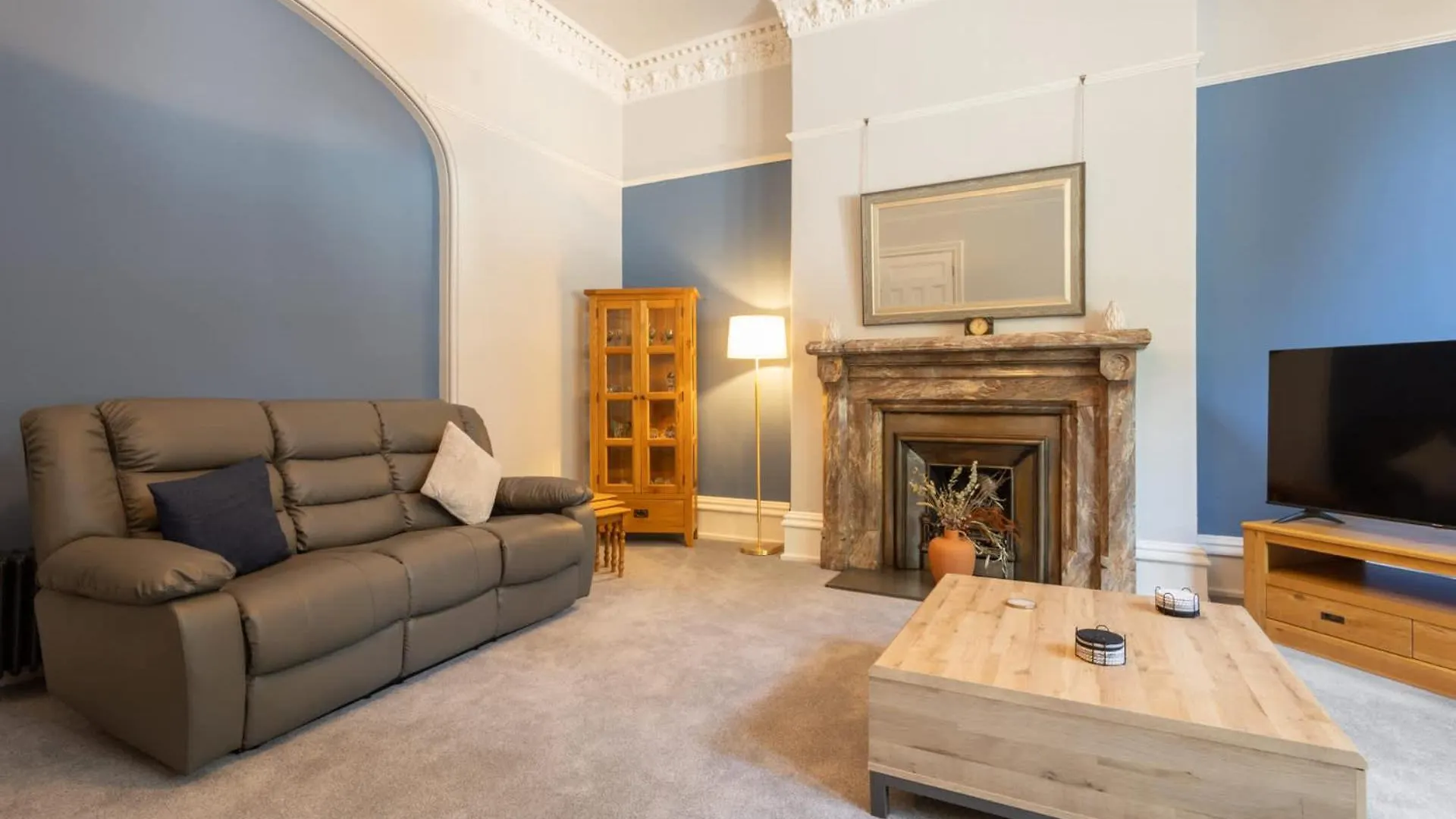Host & - Chatsworth Townhouse I *
