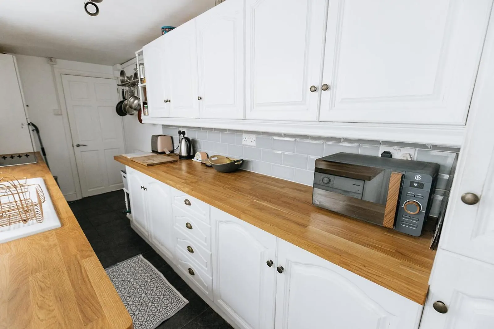 Sun - Cosy In With A Log Burner In Ulverston, Cumbria Holiday home