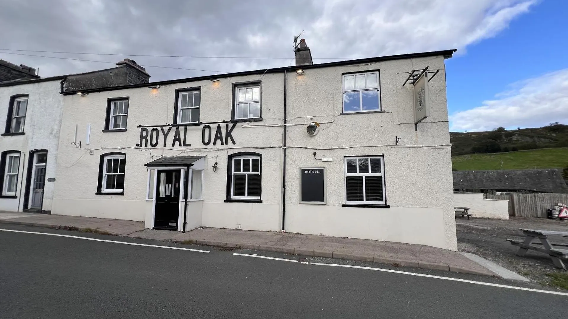 The Royal Oak Hotel *