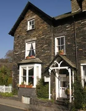 Lyndale Guest house 3*