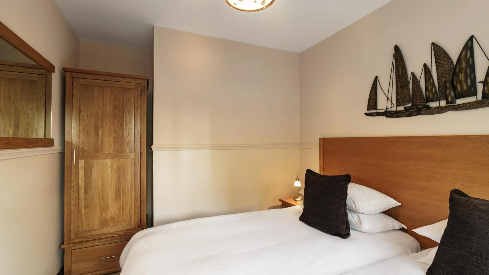 Apartment Windermere At Windermere Marina Village