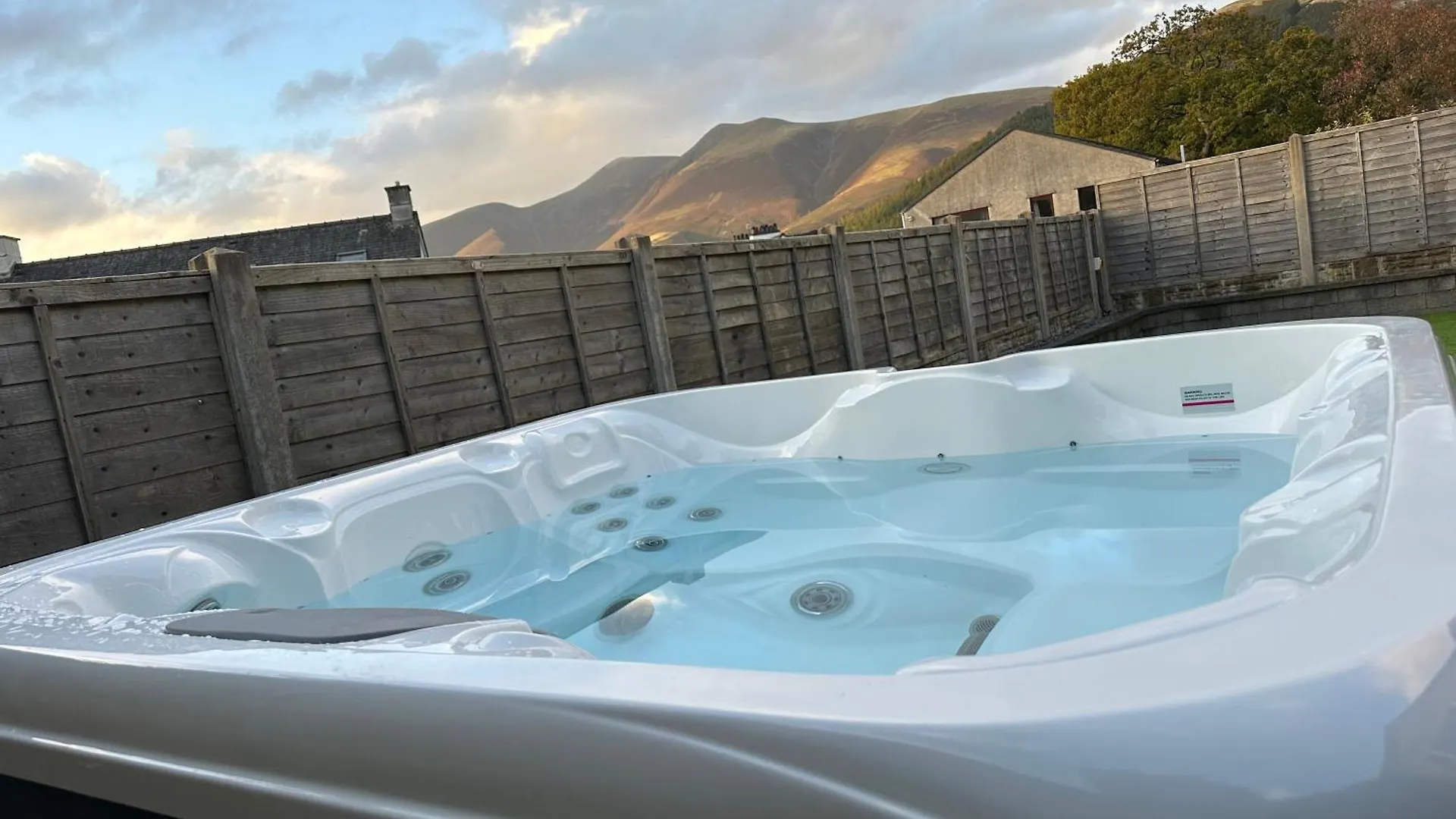 別荘 Modern Hot Tub 3 Bed ケズィック