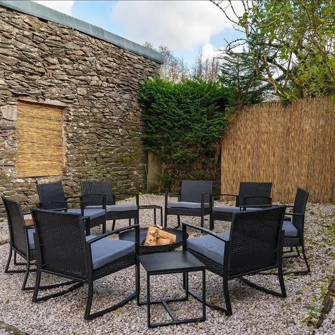 5 Star District Luxury, Pet Friendly, Hot Tub Holiday home Kendal