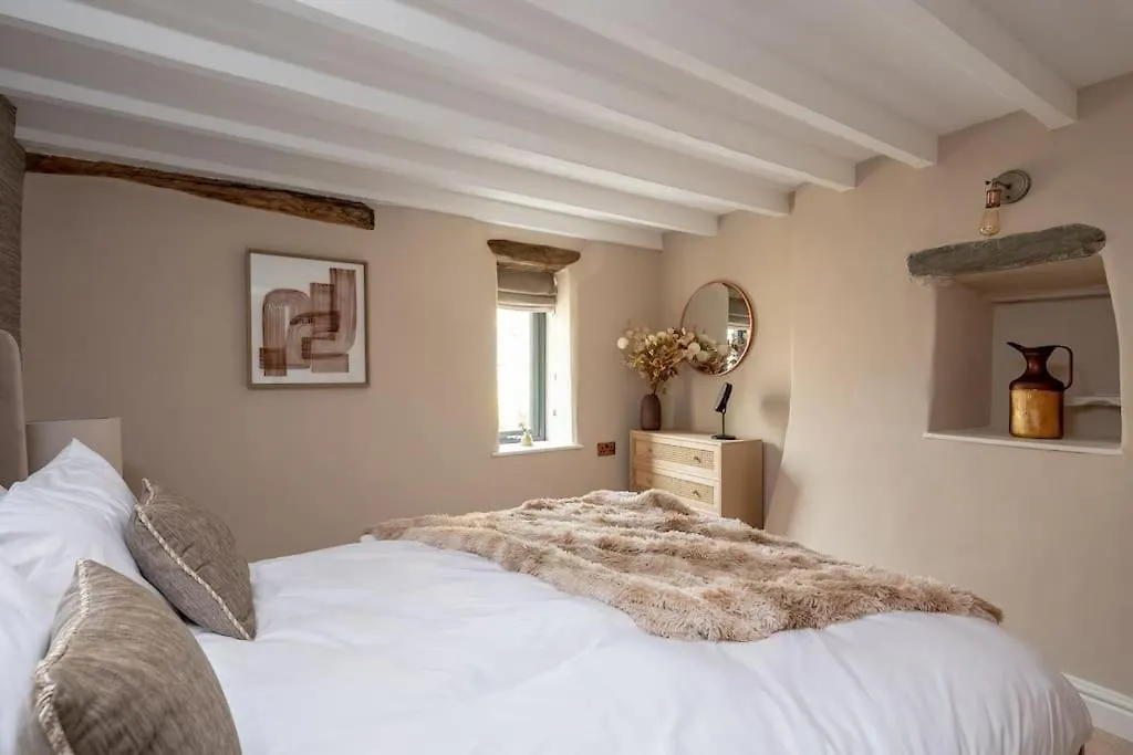 5 Star District Luxury, Pet Friendly, Hot Tub Holiday home Kendal