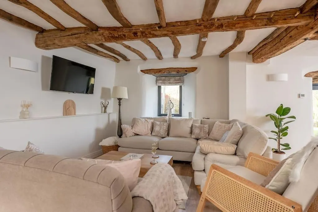 5 Star District Luxury, Pet Friendly, Hot Tub * Kendal