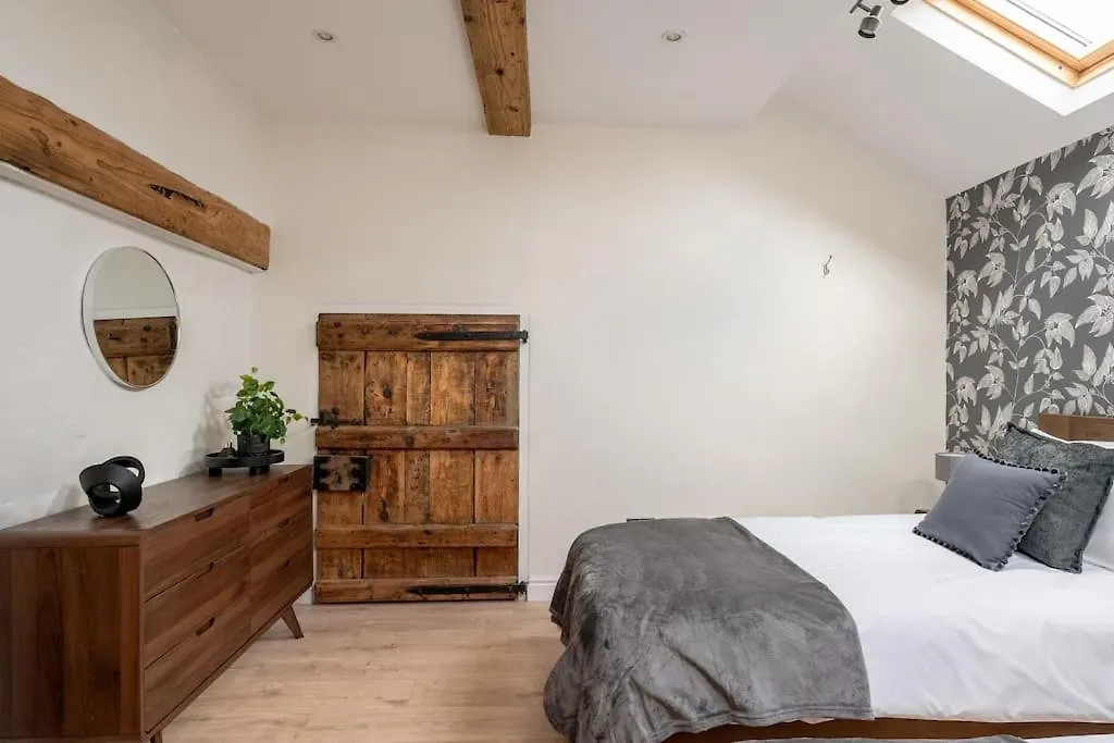 5 Star District Luxury, Pet Friendly, Hot Tub * Kendal