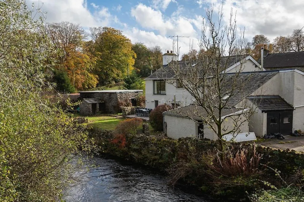 5 Star District Luxury, Pet Friendly, Hot Tub * Kendal