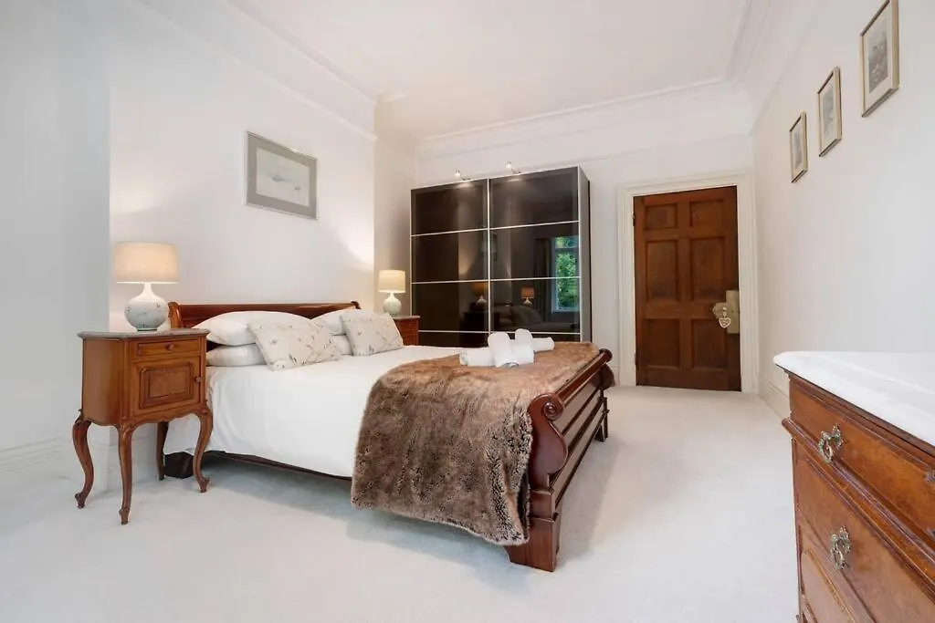 Richmond Place - In Private Mansion Apartment