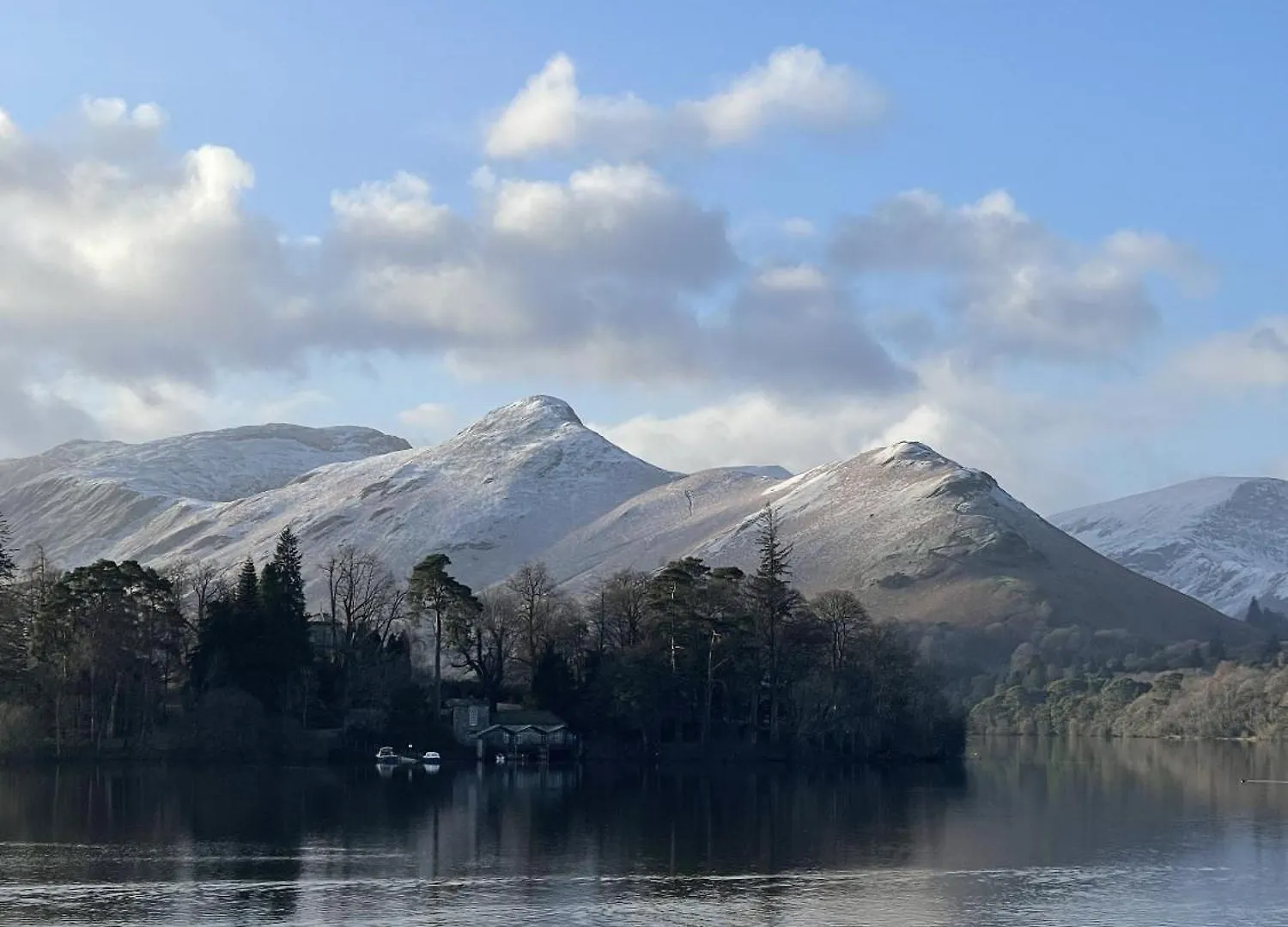 Lakeside House 4*