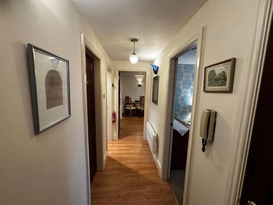 Dovera, Private Parking Included, On Windermere Apartment
