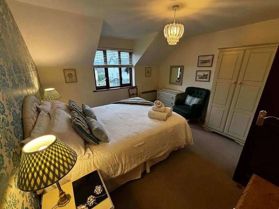 Dovera, Private Parking Included, On Windermere Apartment *