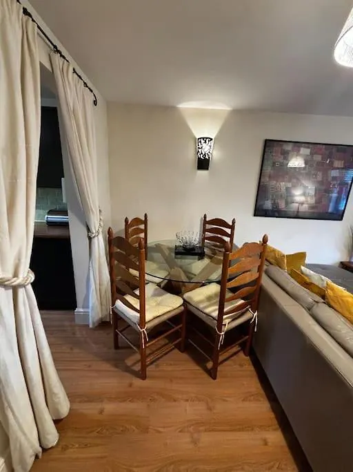 Apartment Dovera, Private Parking Included, On Windermere *
