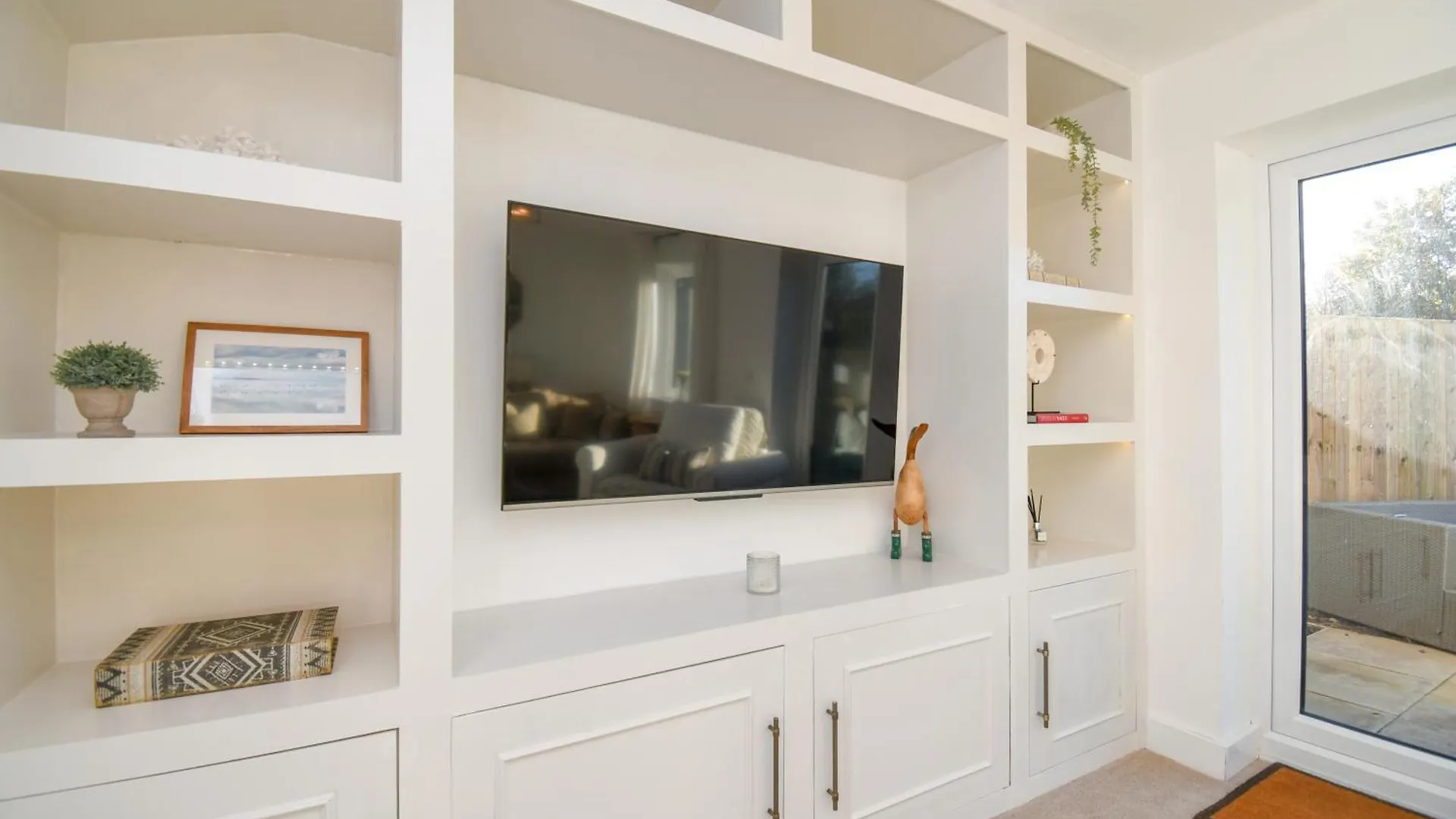 District Haven - Modern Comfort In *