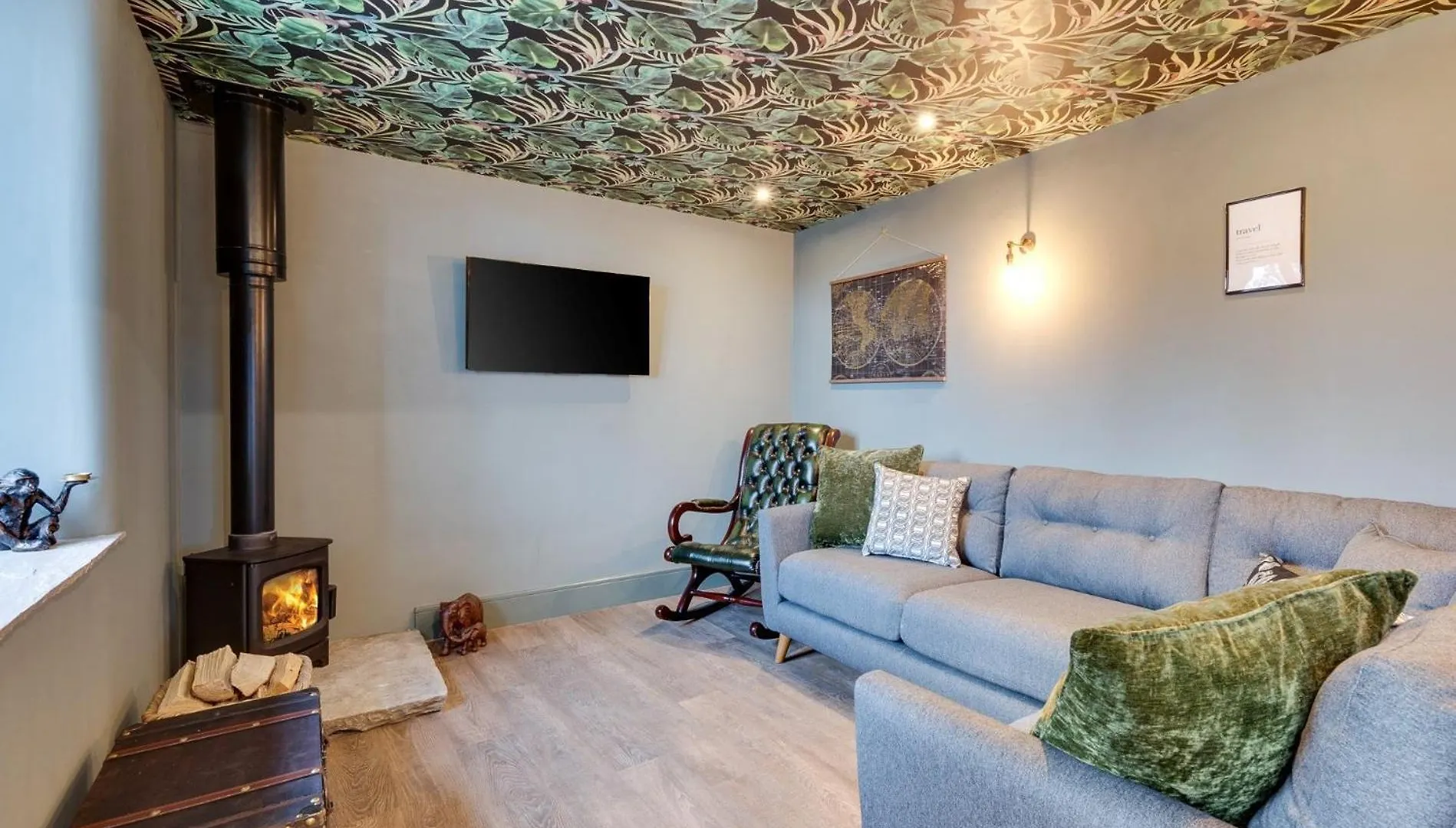 7 Bed In 93325 Holiday home