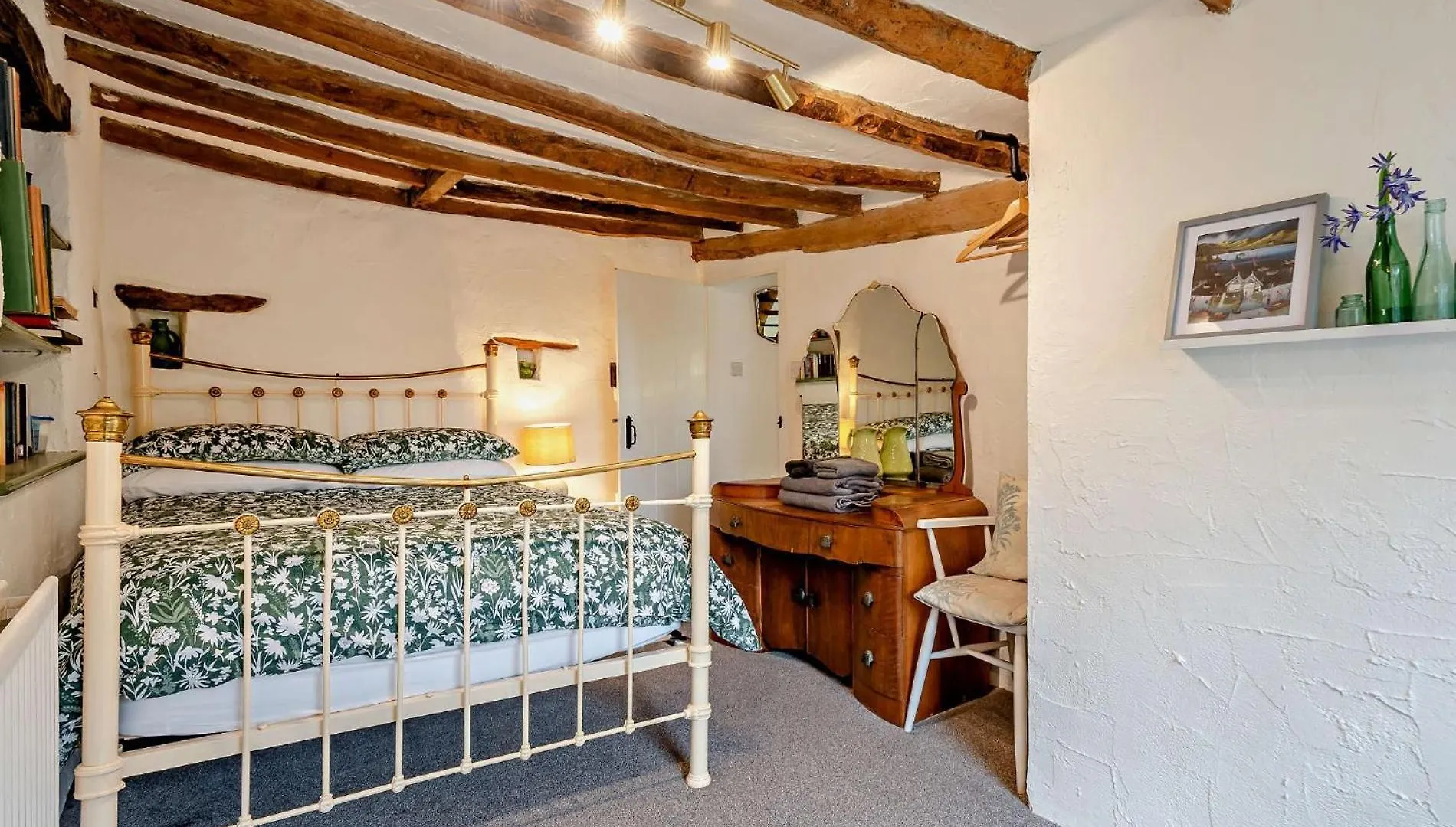 2 Bed In 94582 Holiday home