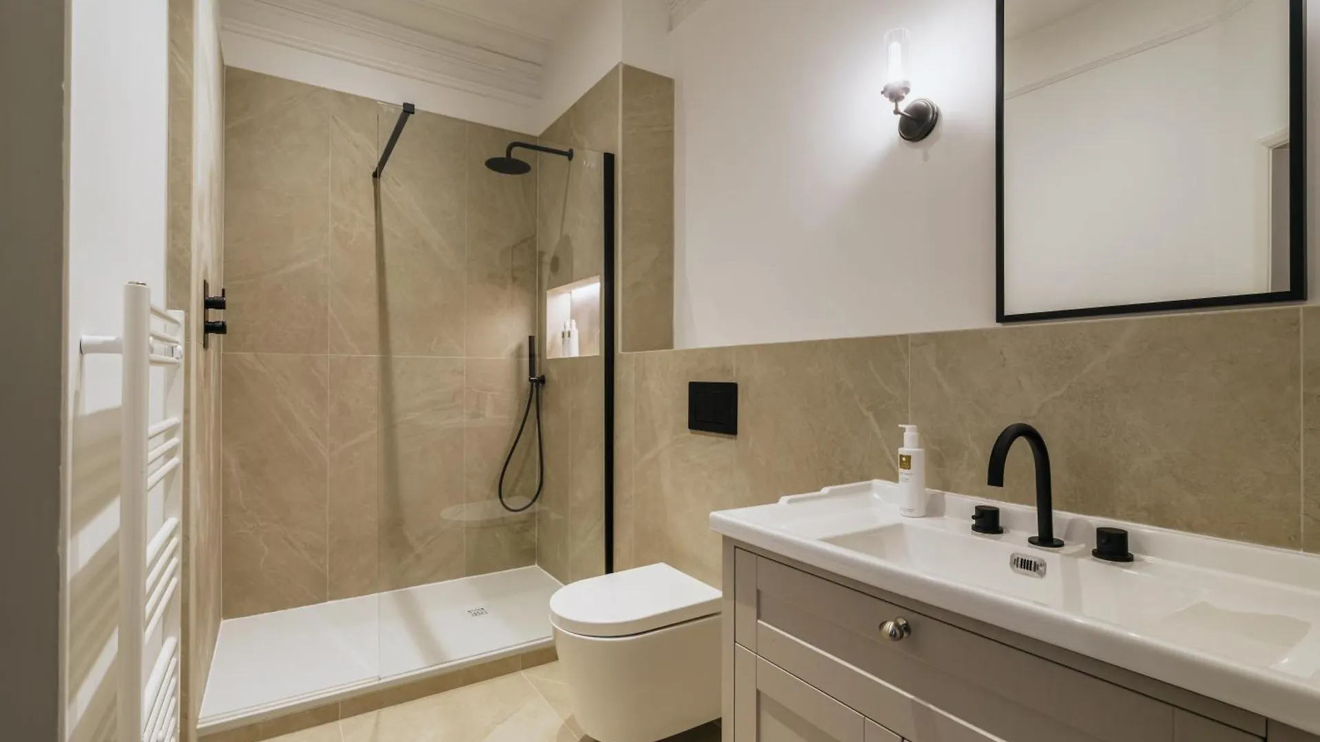 Beaumont Exquisite Lakeland House, Sleeps 10