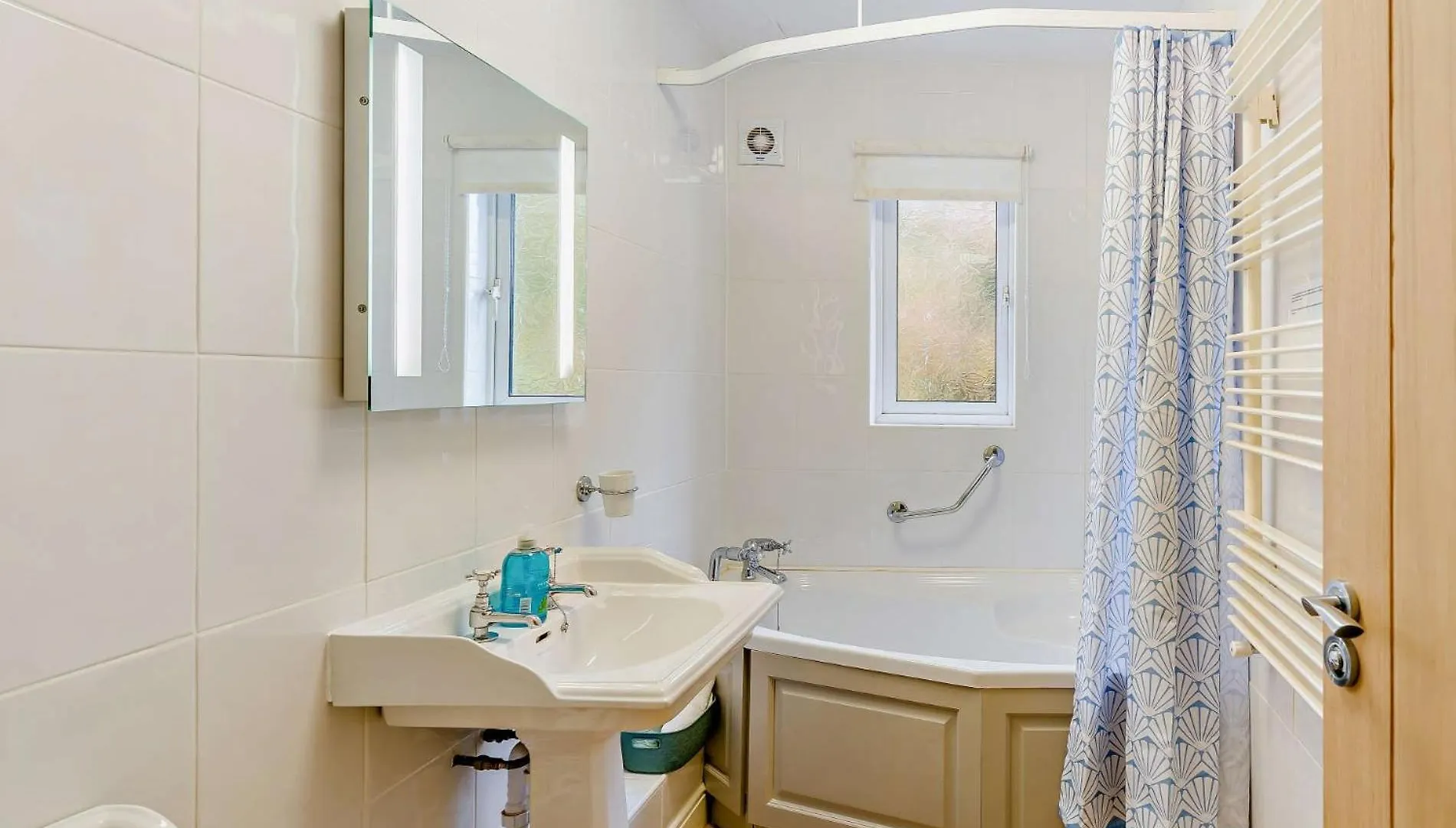 4 Bed In 95739 *