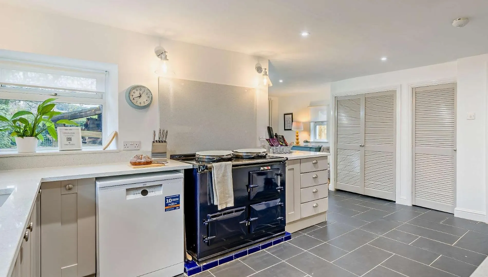 4 Bed In 95739