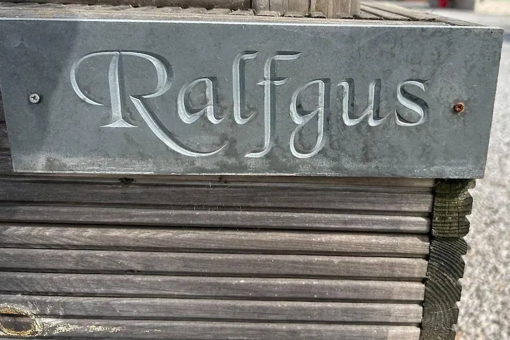 Ralfgus 16 Forest Views Caravan Park,moota
