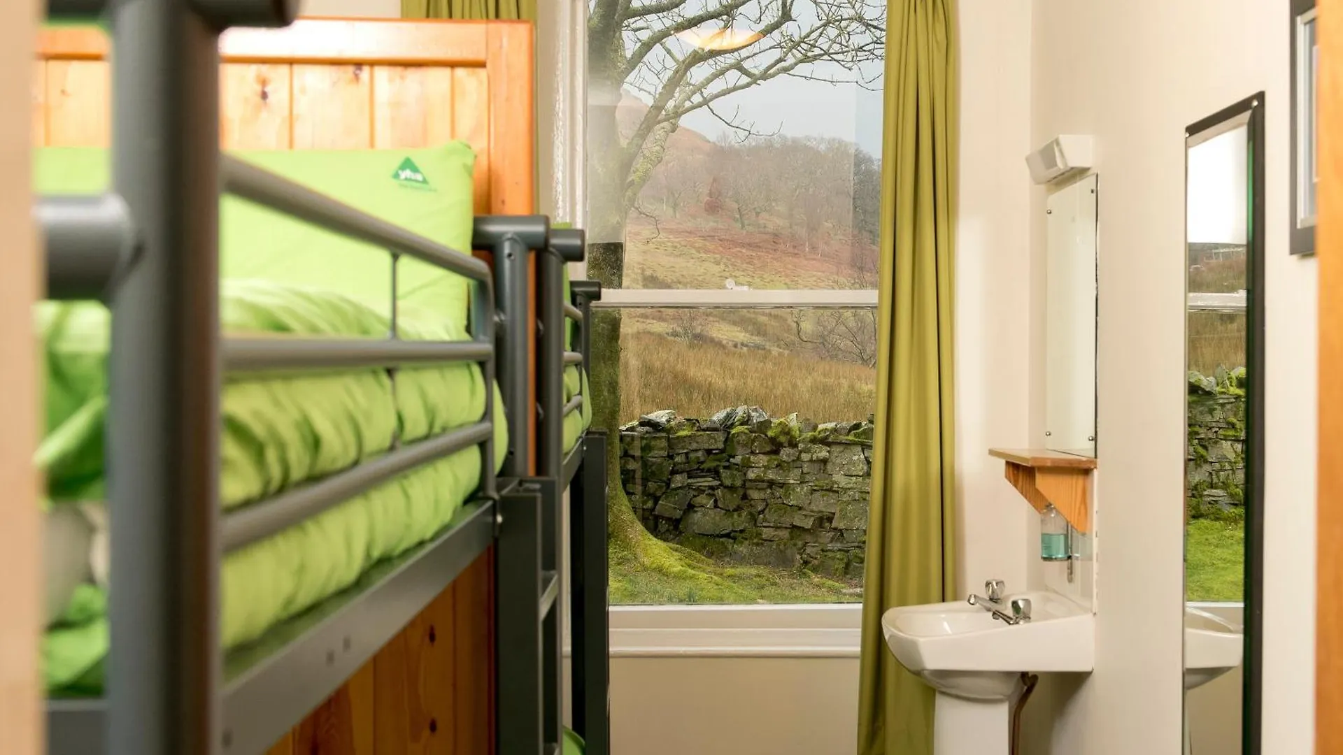 Yha Hostel *