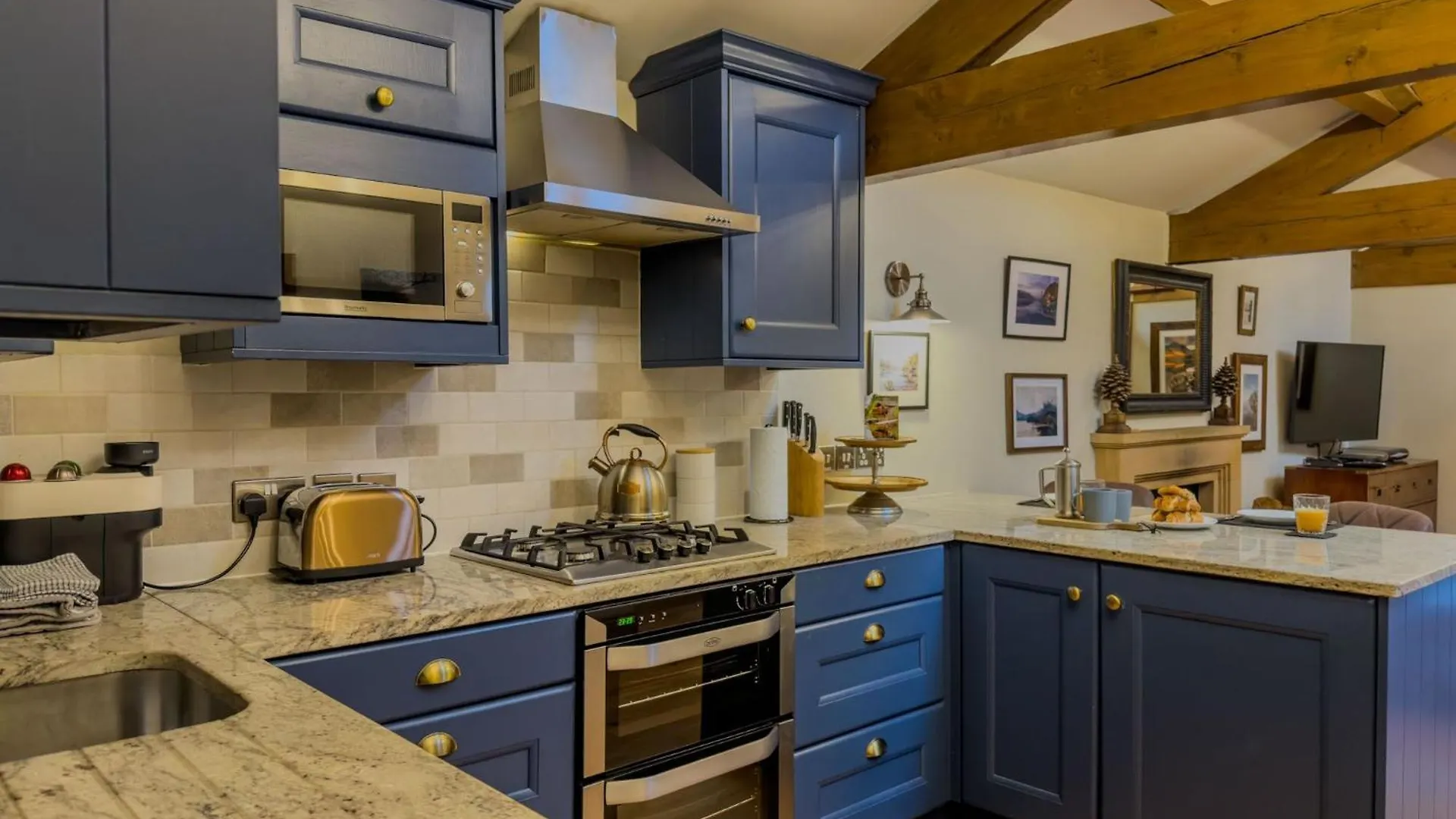 Duke Of Portland Boathouse On The Shore Of Ullswater Ideal For A Romantic Break *
