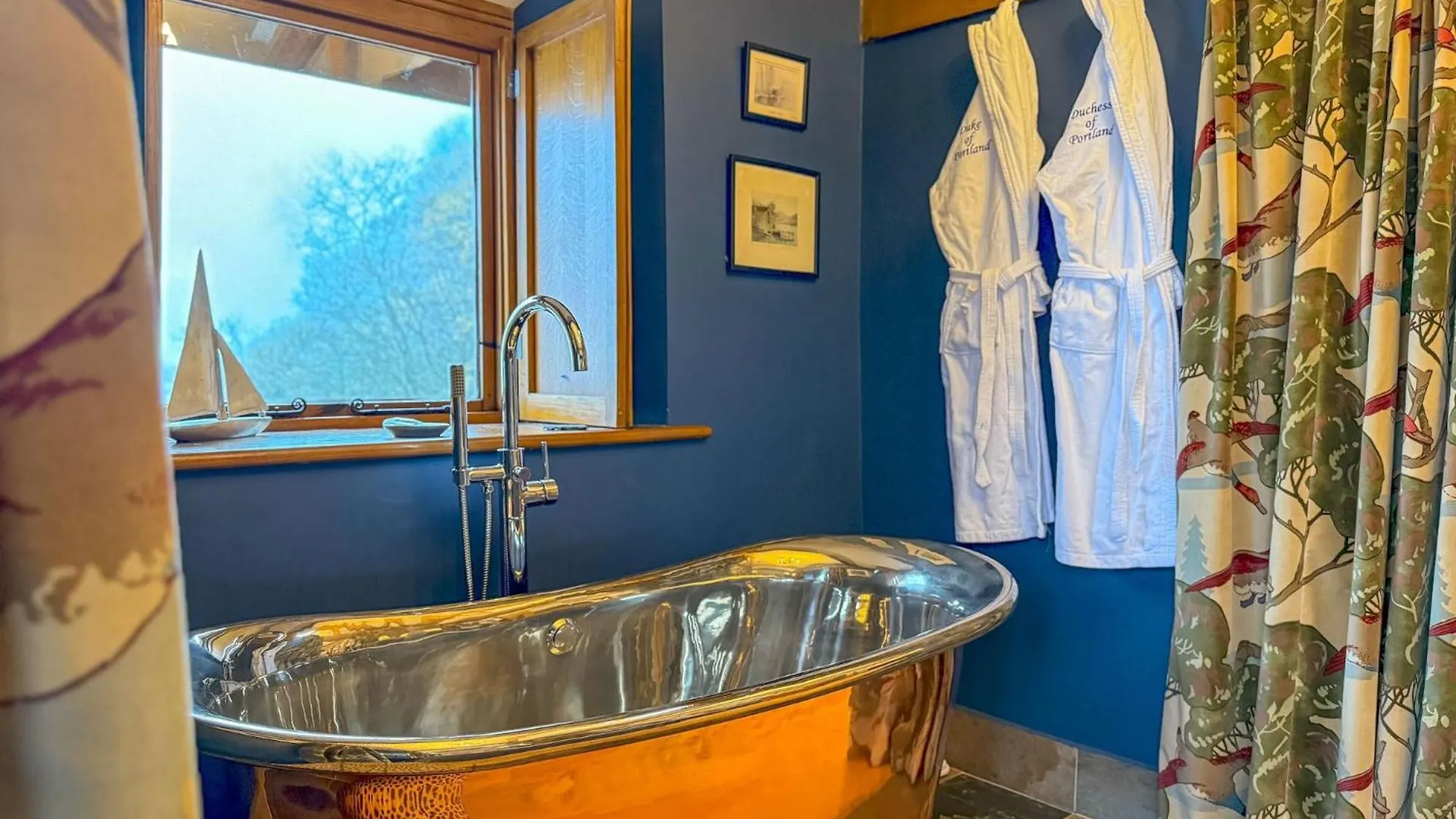 Duke Of Portland Boathouse On The Shore Of Ullswater Ideal For A Romantic Break * Pooley Bridge