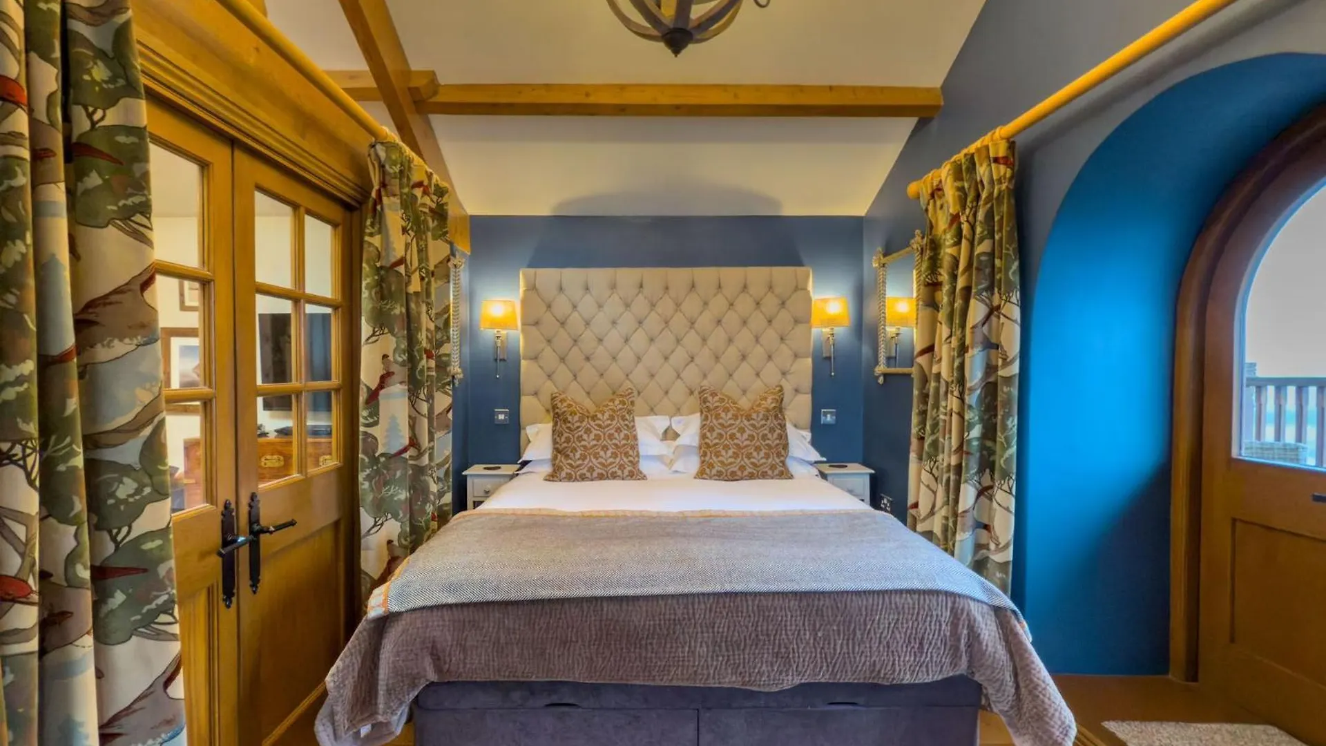 Duke Of Portland Boathouse On The Shore Of Ullswater Ideal For A Romantic Break Holiday home