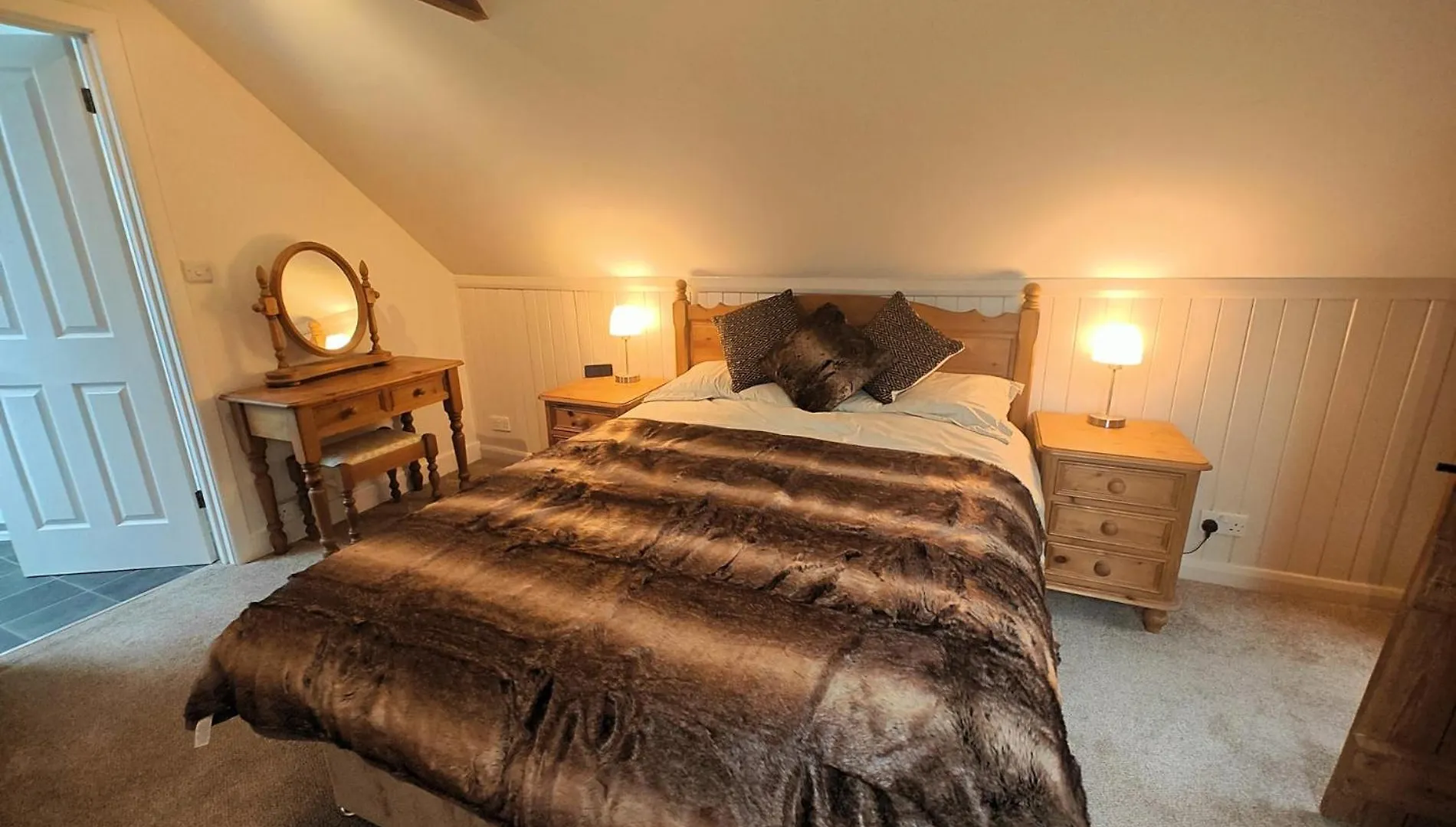 2 Bed In 95756