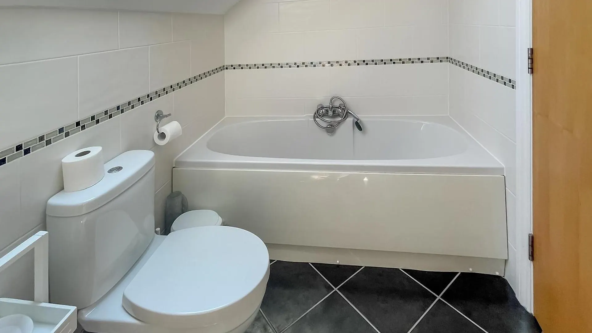 The Old Laundry 3 *