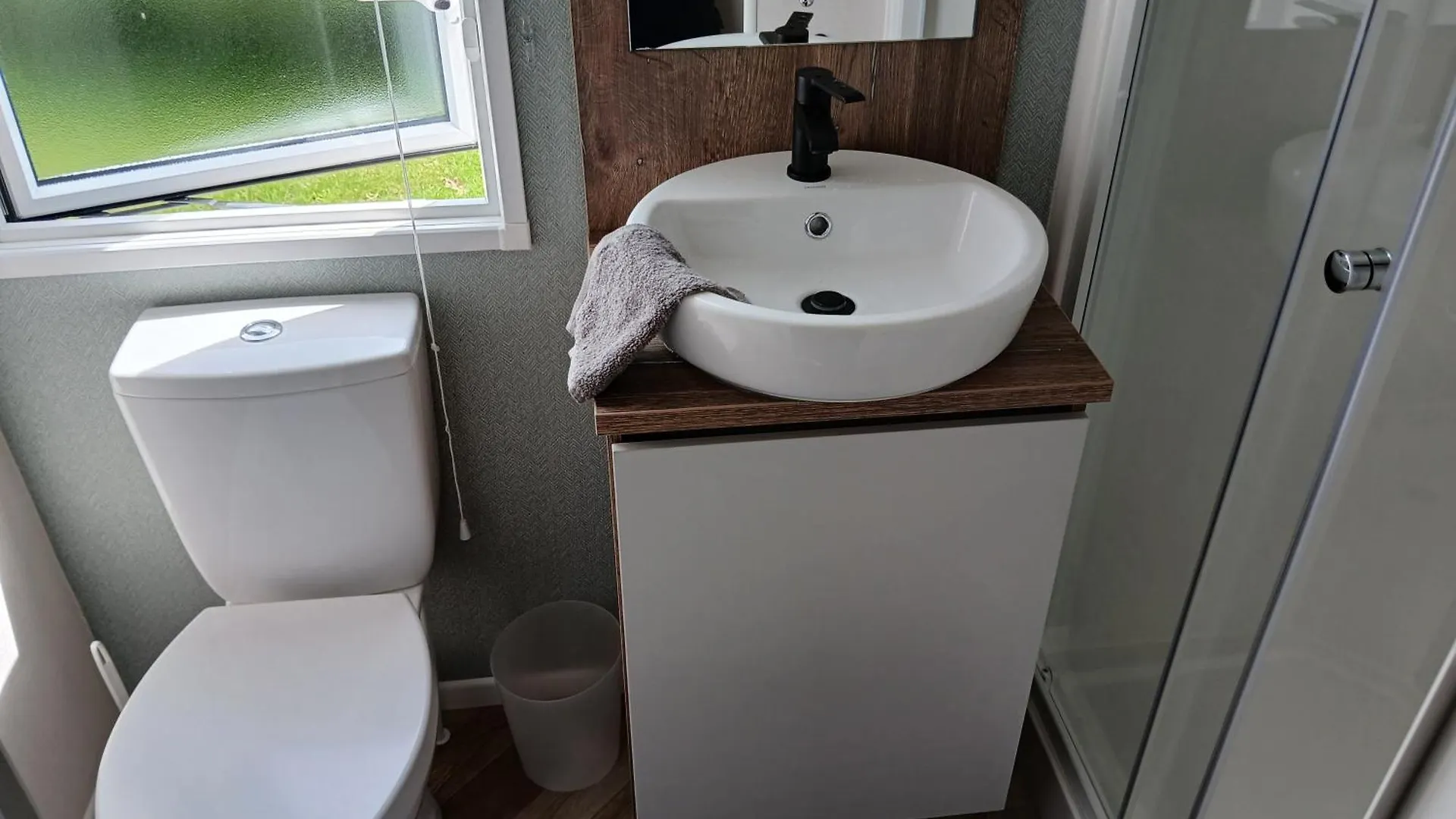 3-bed Caravan - Haven Lakeland Leisure Park Chalet