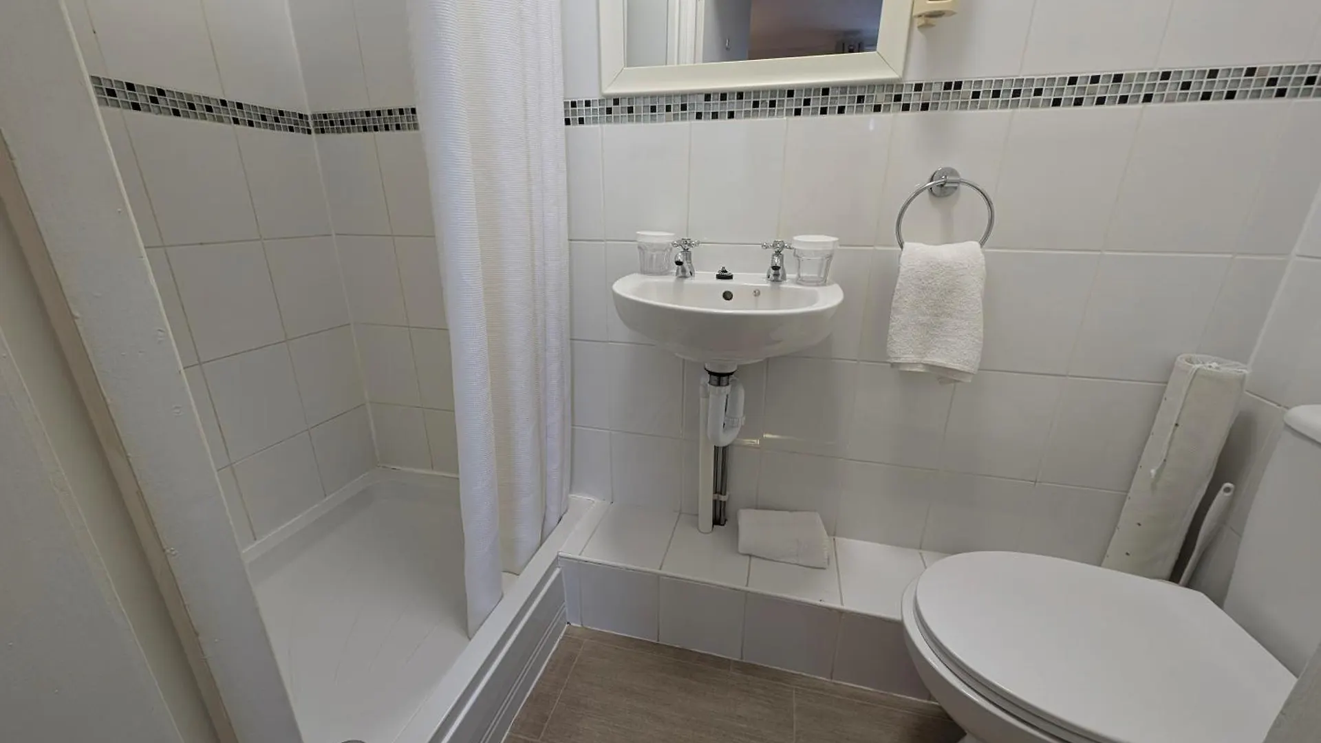 Graham Arms 3*