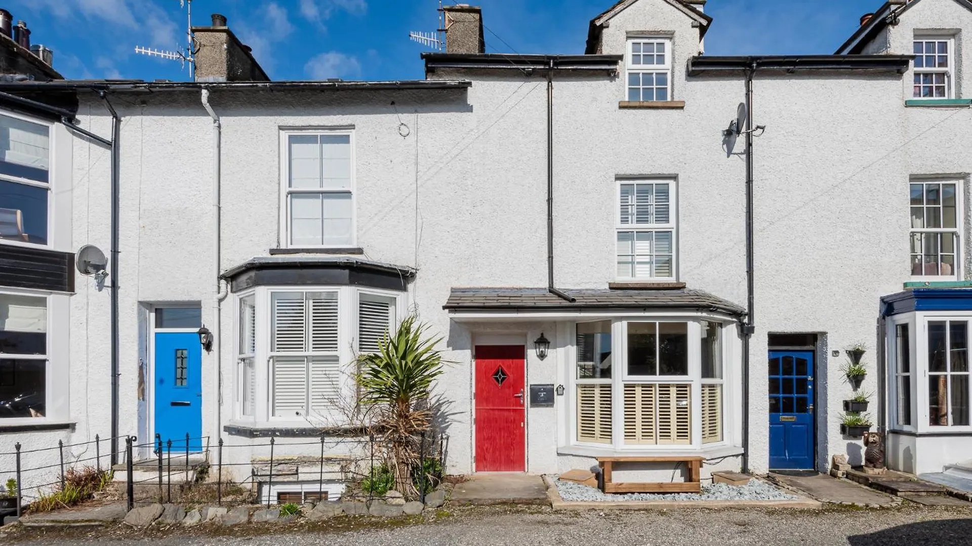 Lakeland - Sleeps 6 *