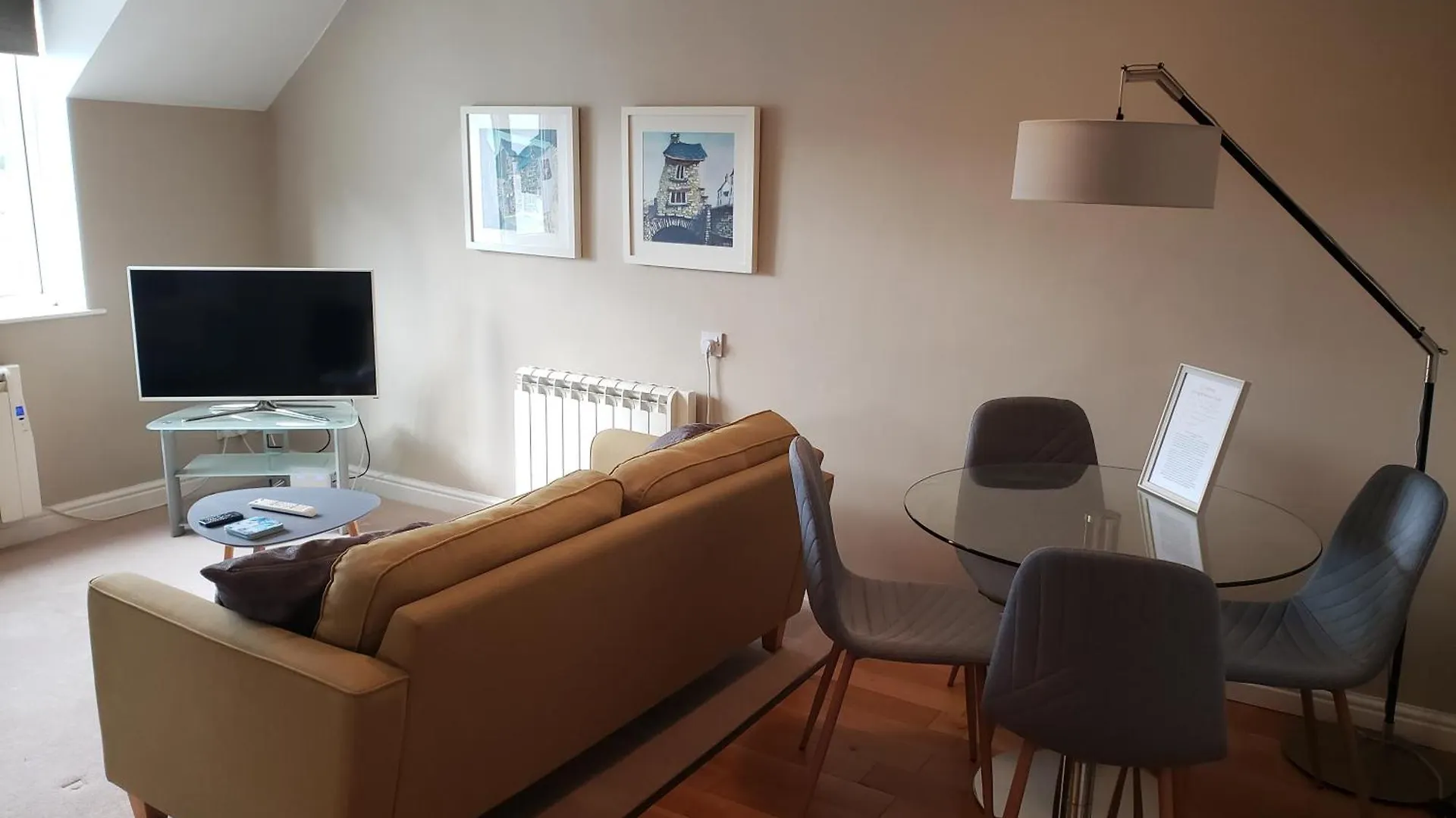 On Windermere, Excellent For 4 With Parking Apartment