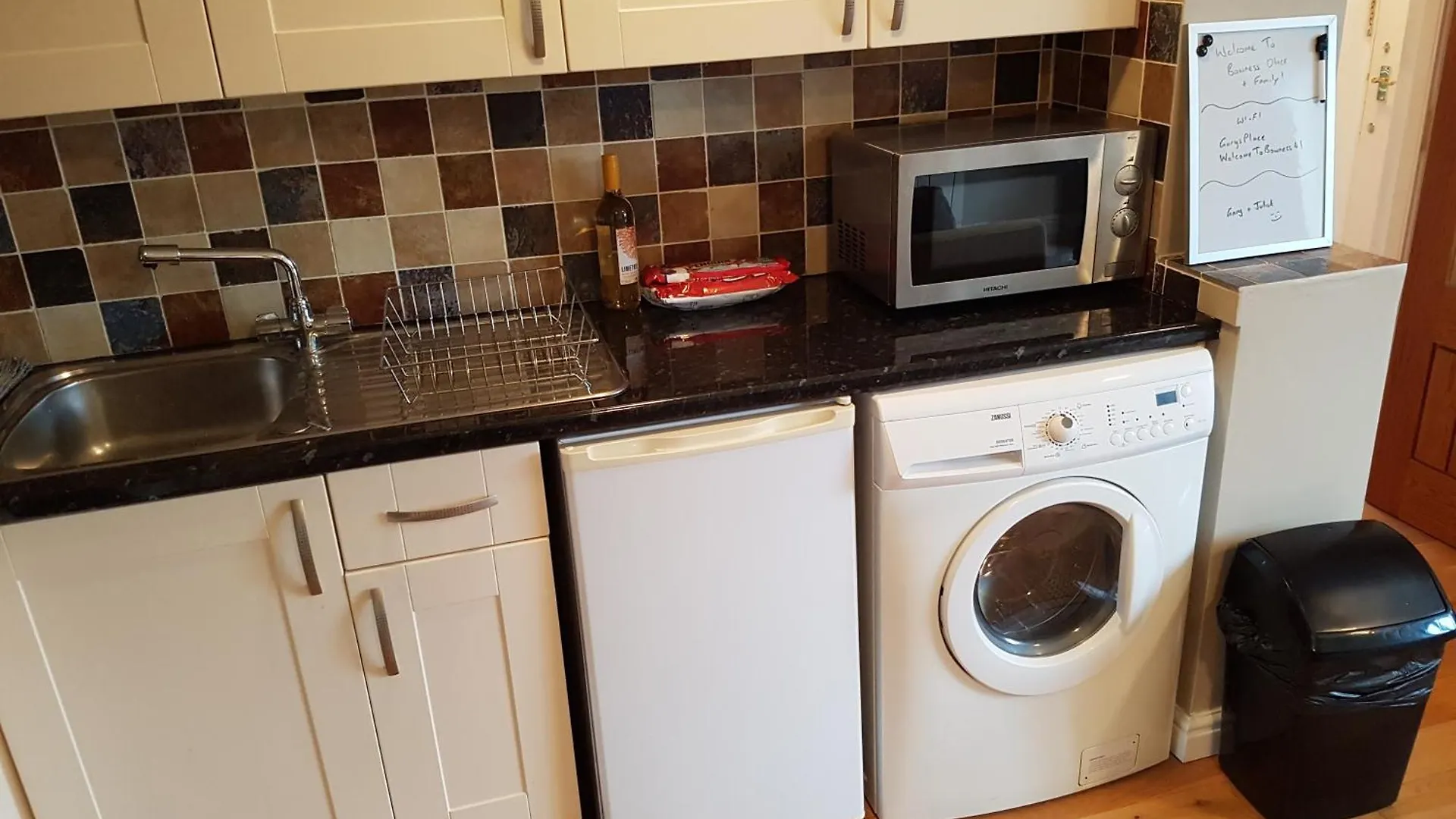 On Windermere, Excellent For 4 With Parking Appartamento