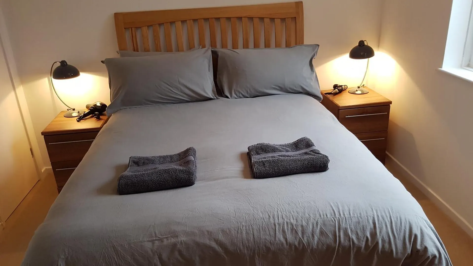 Apartment On Windermere, Excellent For 4 With Parking