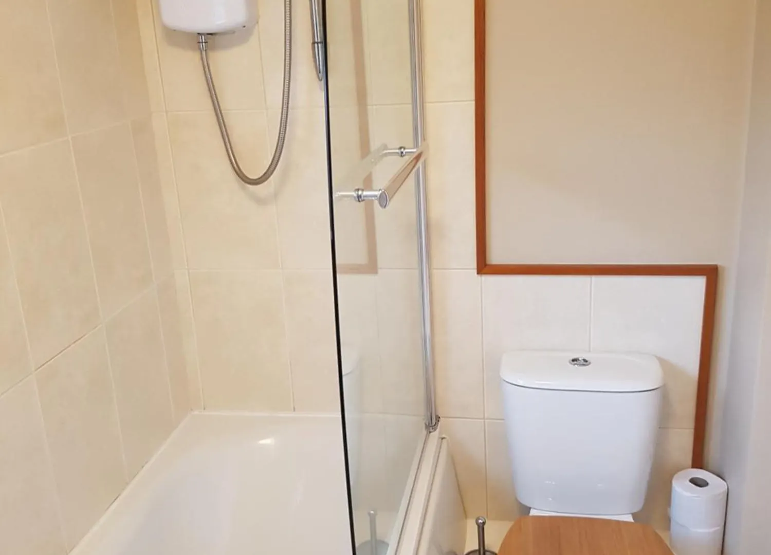 On Windermere, Excellent For 4 With Parking * Bowness-on-Windermere