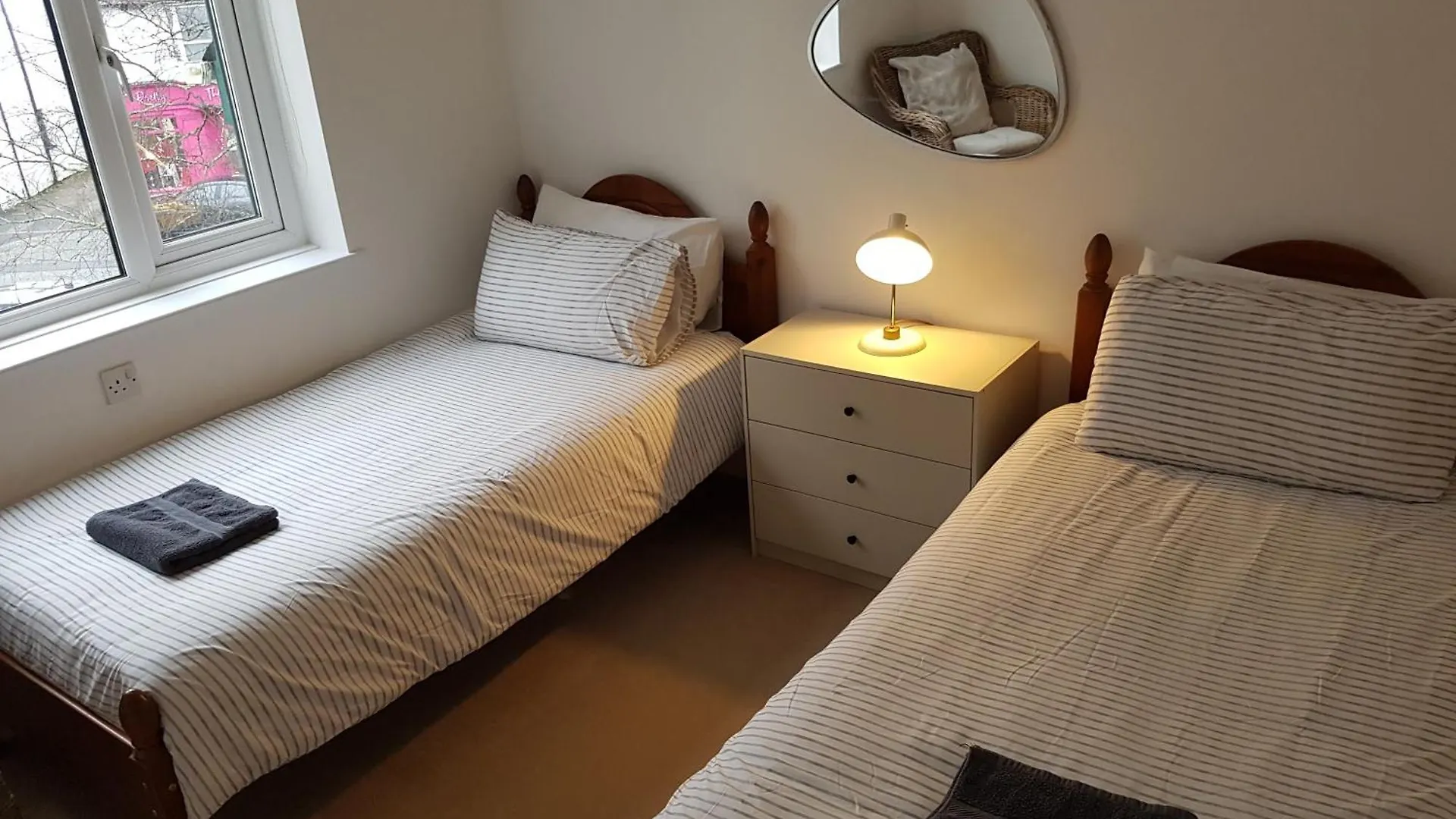 Appartement On Windermere, Excellent For 4 With Parking *