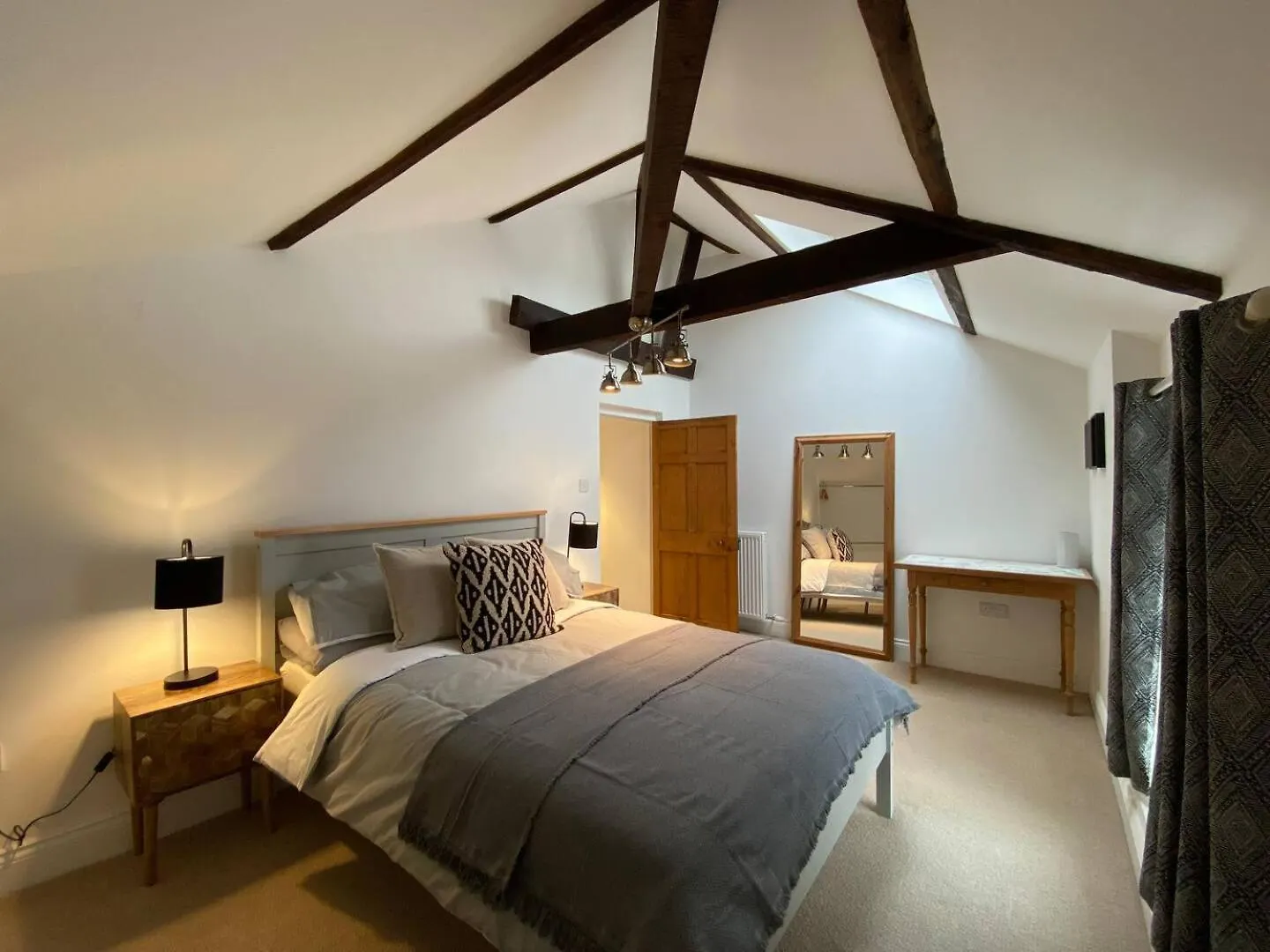 The Penthouse Apartment, Sleeps 4, Town Centre