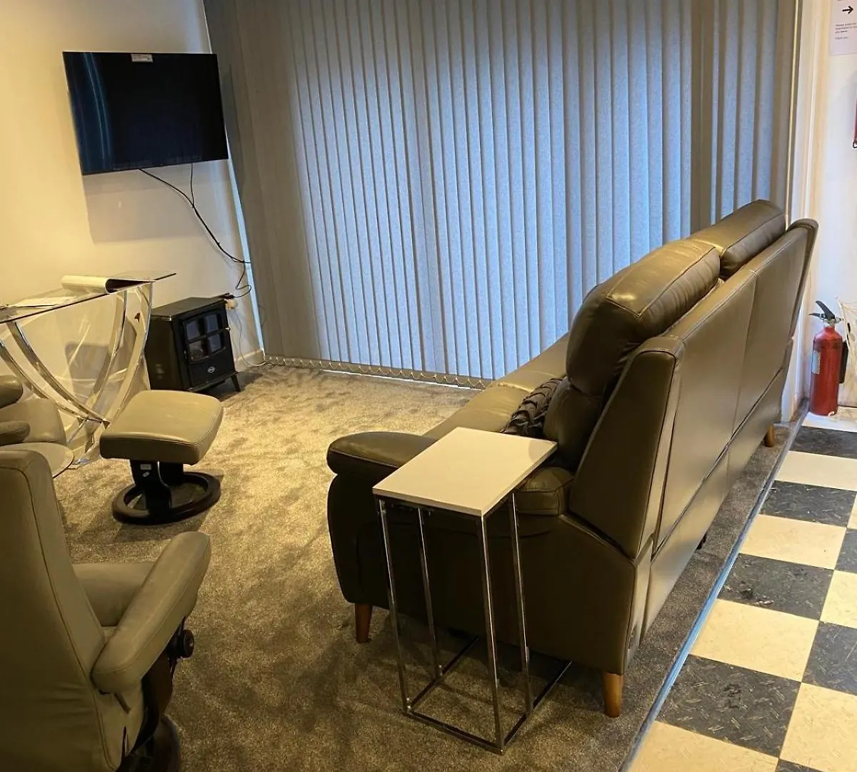 Lovely 2 Bed House In *