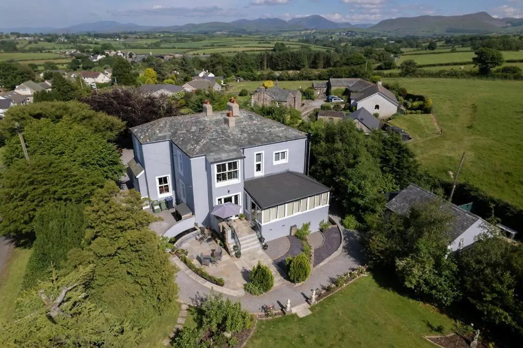 Scenery Hill Hideaways The Coach House Charming Retreat With Jacuzzi And Bbq Hut Near The District Holiday home Workington