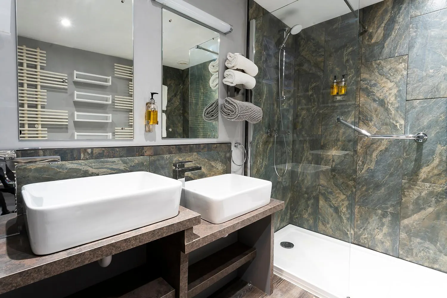 Scenery Hill Hideaways The Coach House Charming Retreat With Jacuzzi And Bbq Hut Near The District *