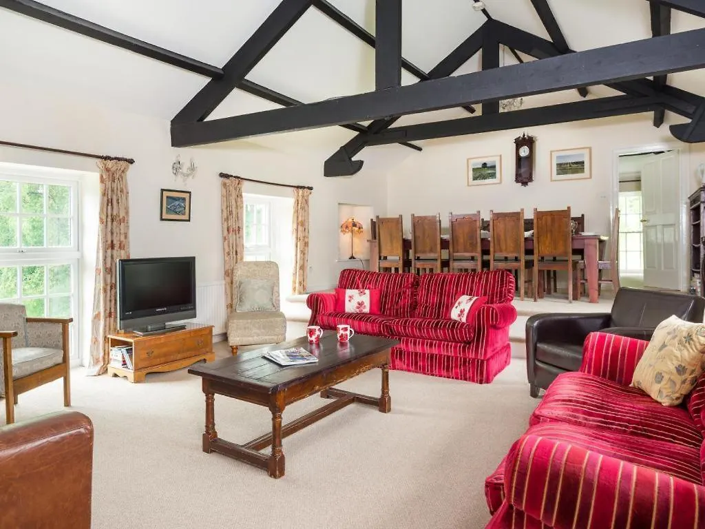 6 Bed In Sz151 Lamplugh