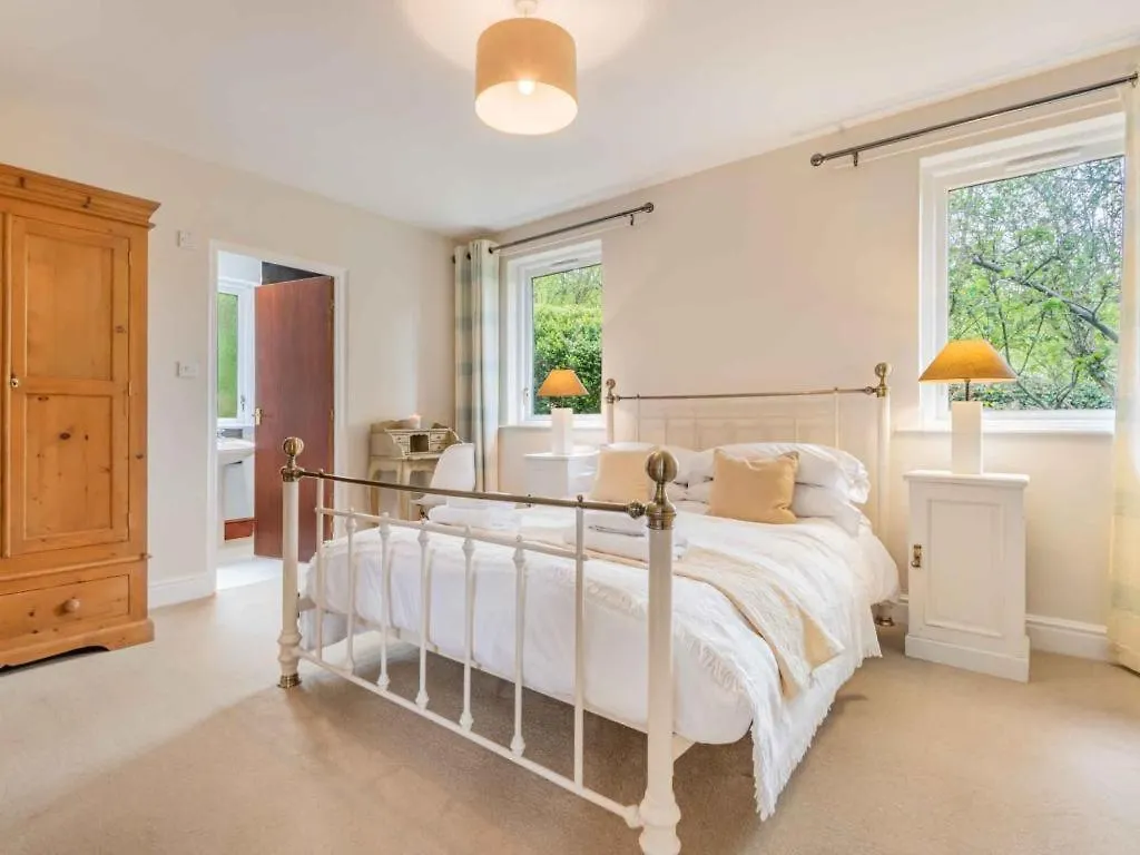 2 Bed In Sz579