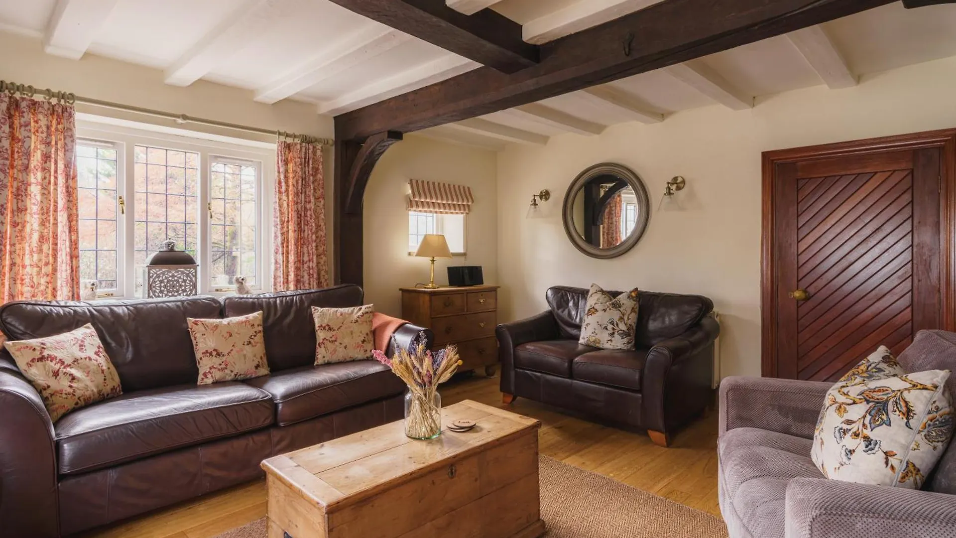 Feriehus Half Way House, Clappersgate, Sleeps 8