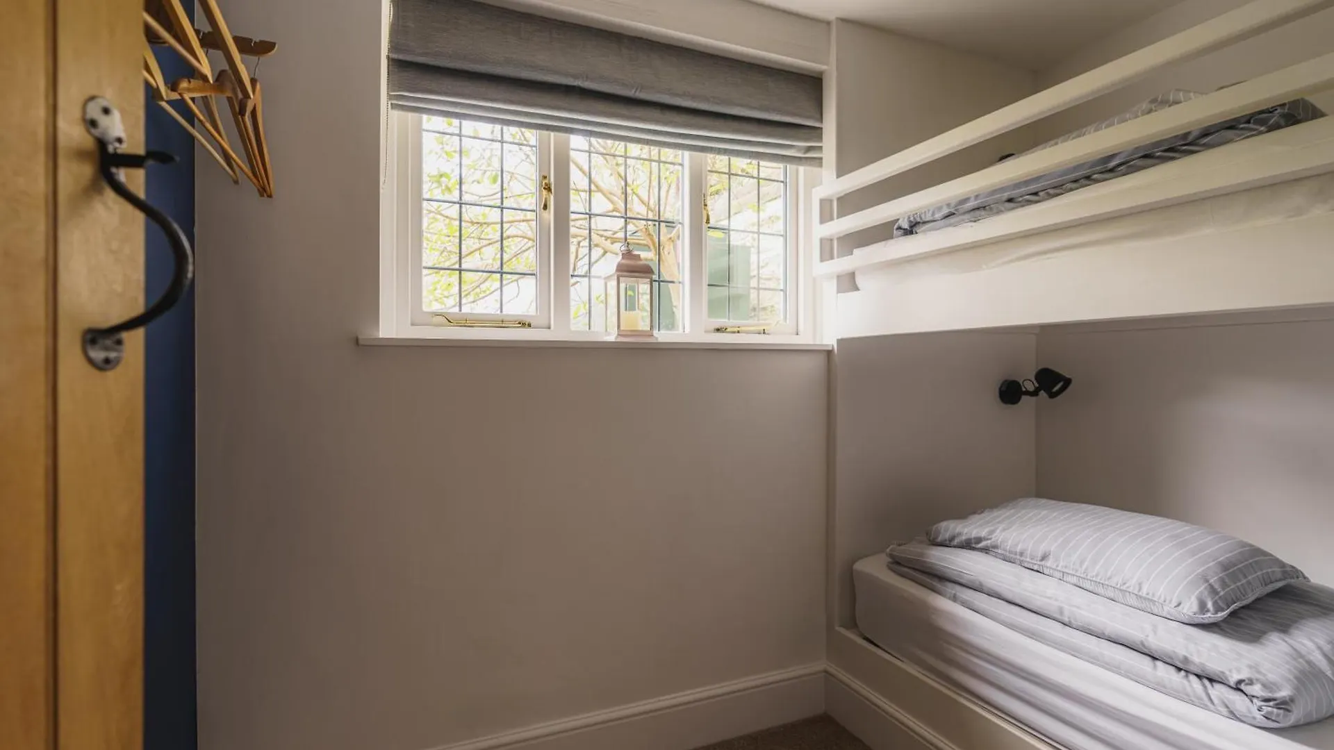 Holiday home Half Way House, Clappersgate, Sleeps 8 *