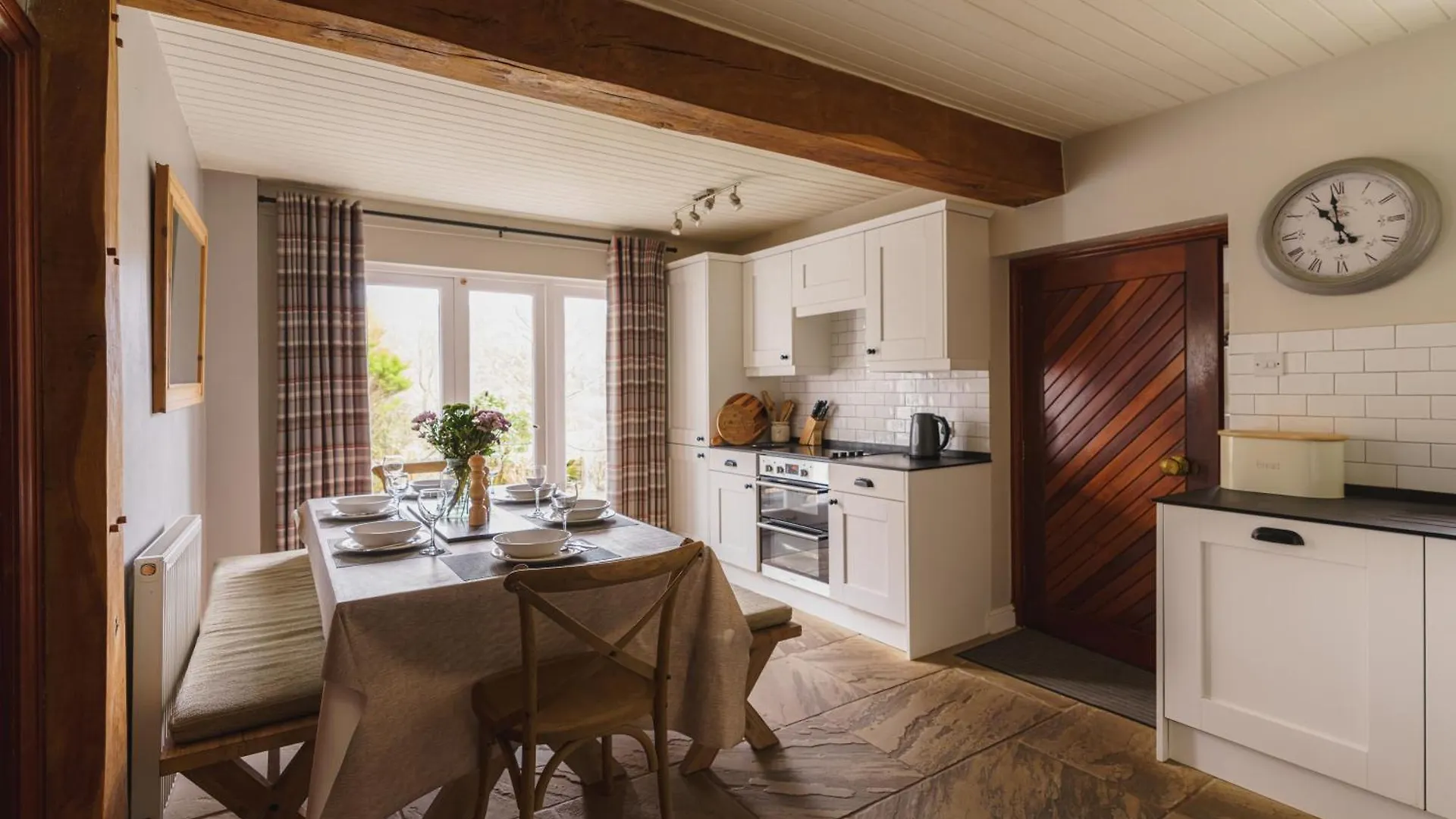 Half Way House, Clappersgate, Sleeps 8 Feriehus