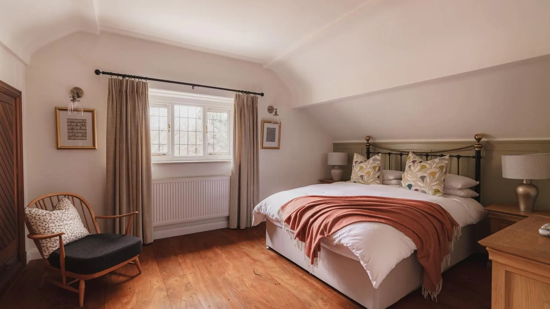 Feriehus Half Way House, Clappersgate, Sleeps 8 *